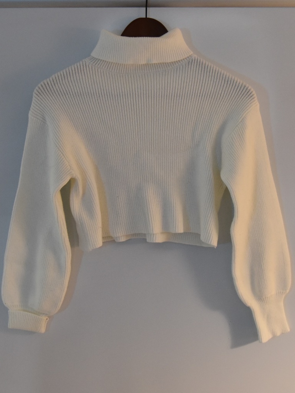 White Ribbed Knit Cropped Turtleneck With Balloon Sleeves